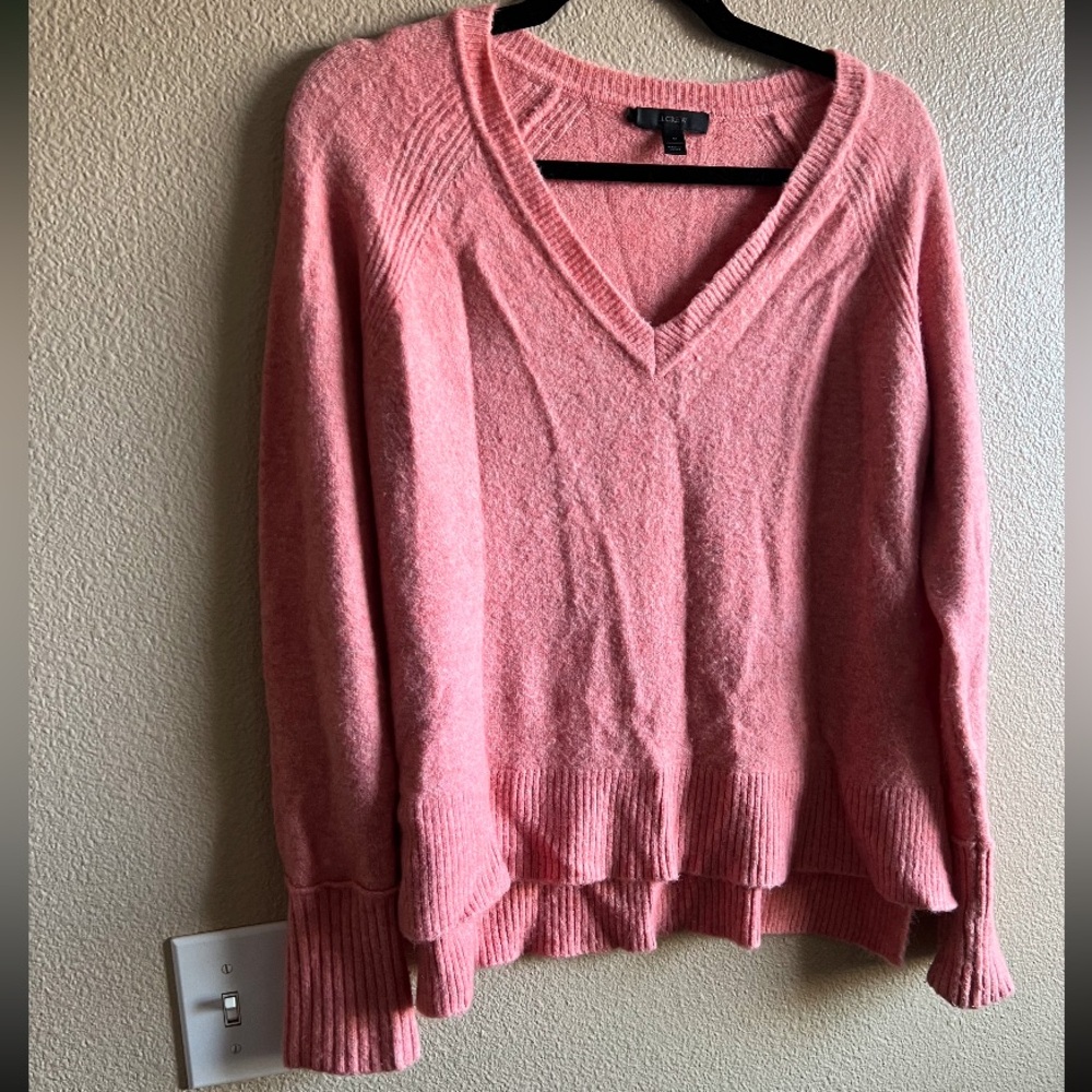 J. Crew Soft Pink V-Neck  Cozy Sweater size‎ medium slit sides